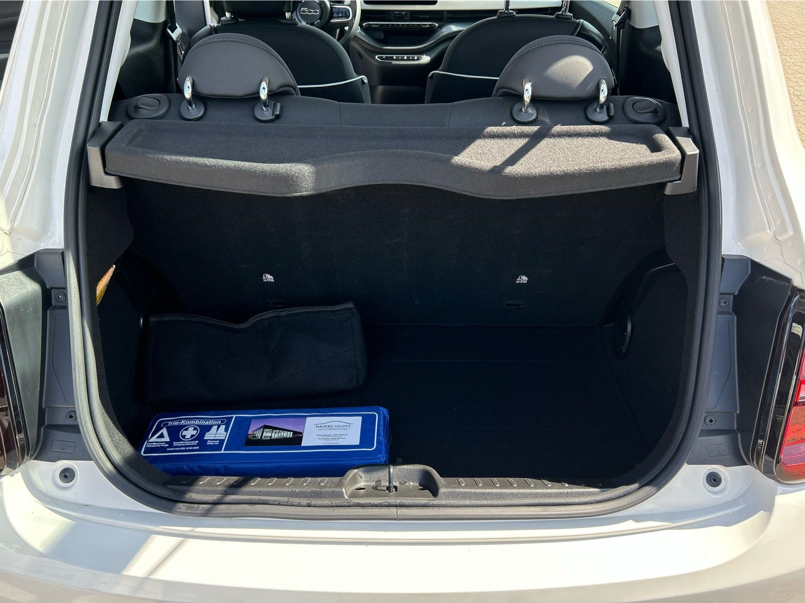 Hvid Fiat 500e fra 2023