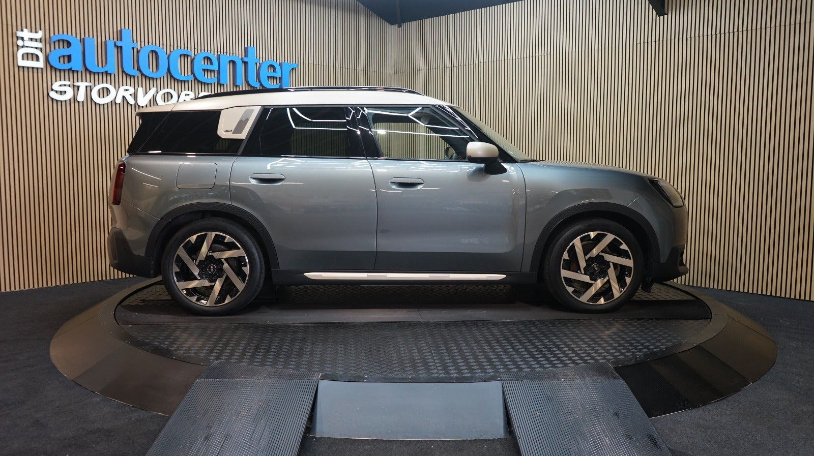 Grøn Mini Countryman SE fra 2025