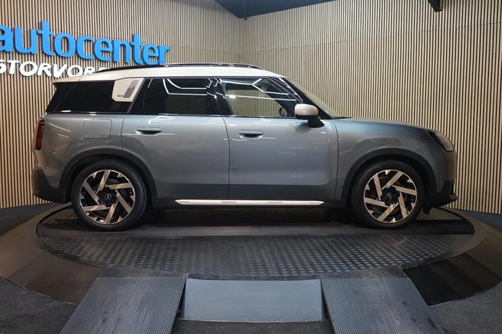 Grøn Mini Countryman SE fra 2025