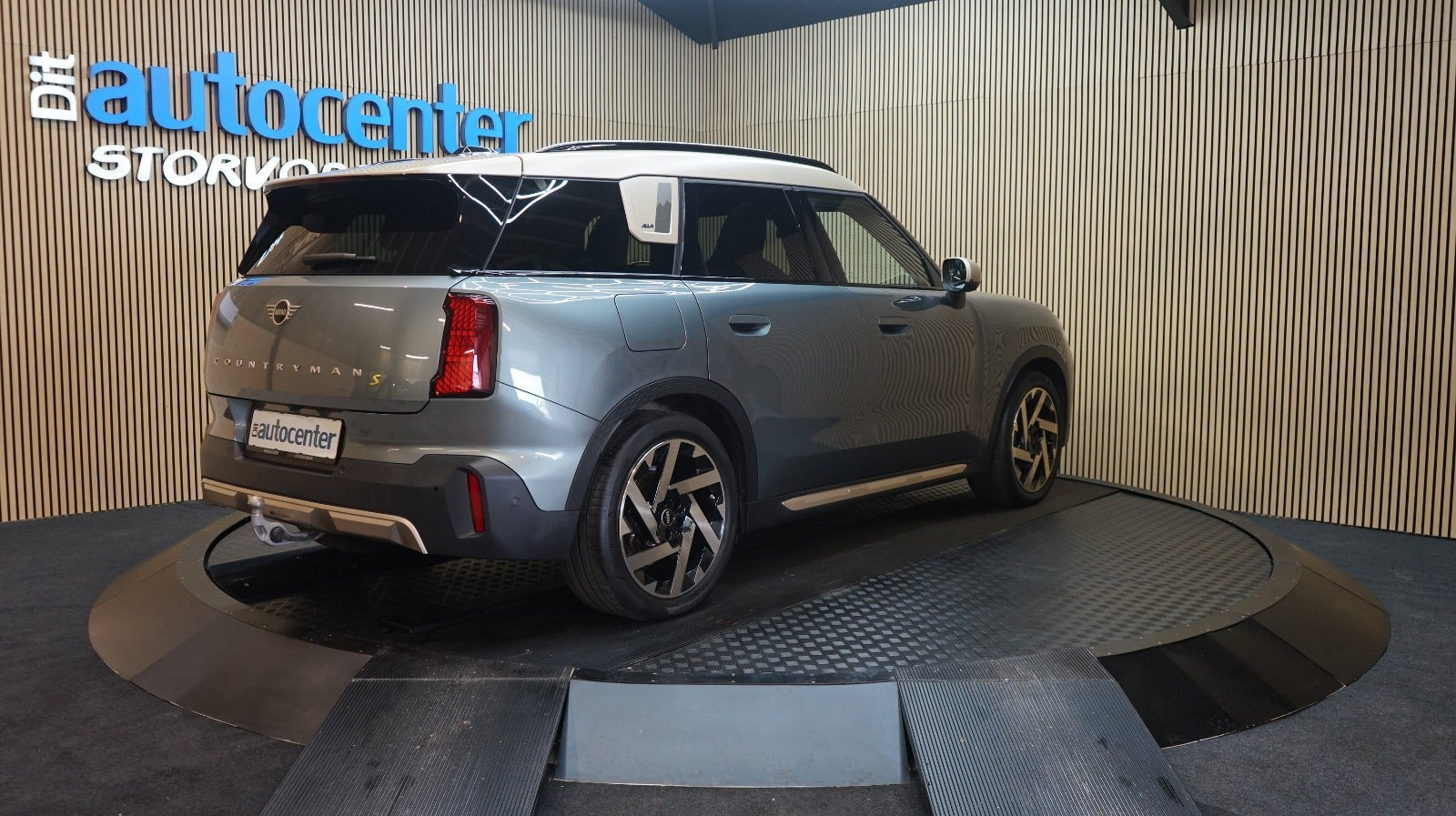 Grøn Mini Countryman SE fra 2025