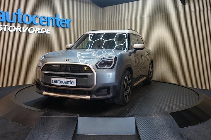 Grøn Mini Countryman SE fra 2025