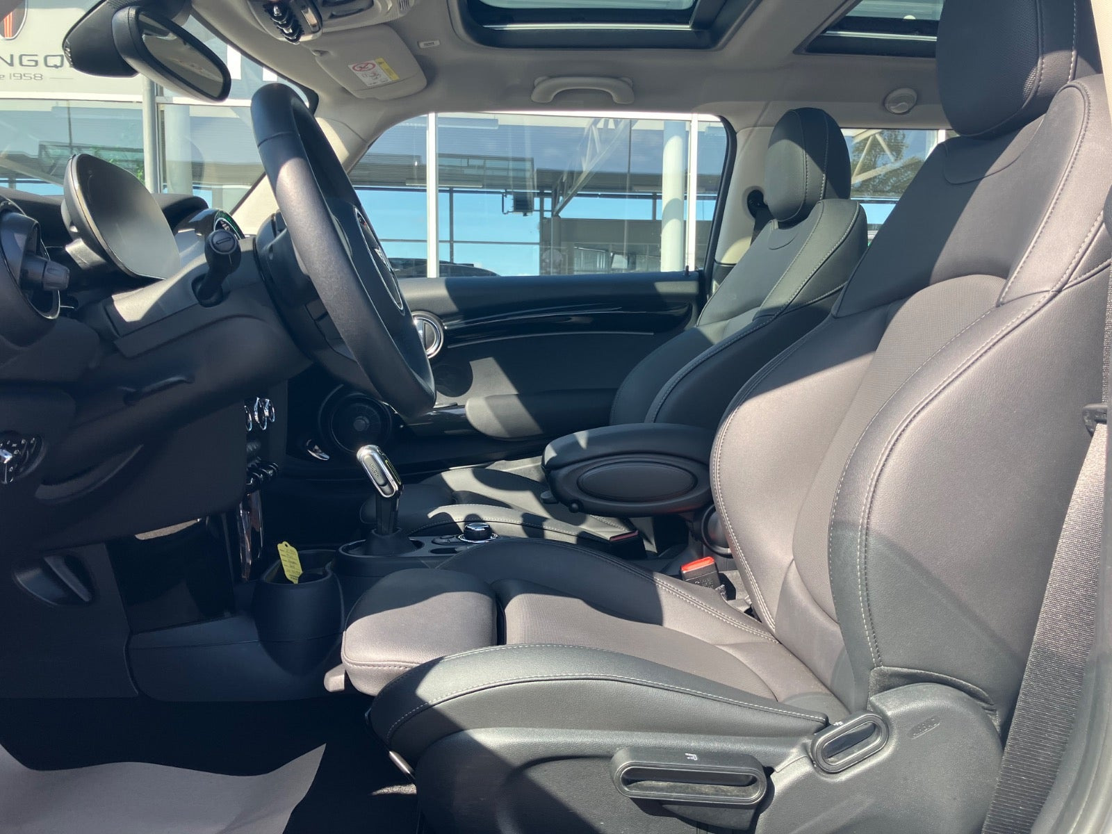 Grå Mini Cooper SE fra 2023