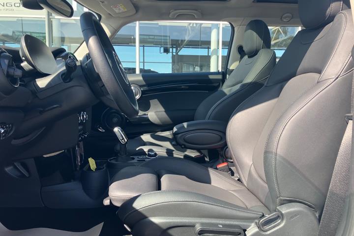 Grå Mini Cooper SE fra 2023