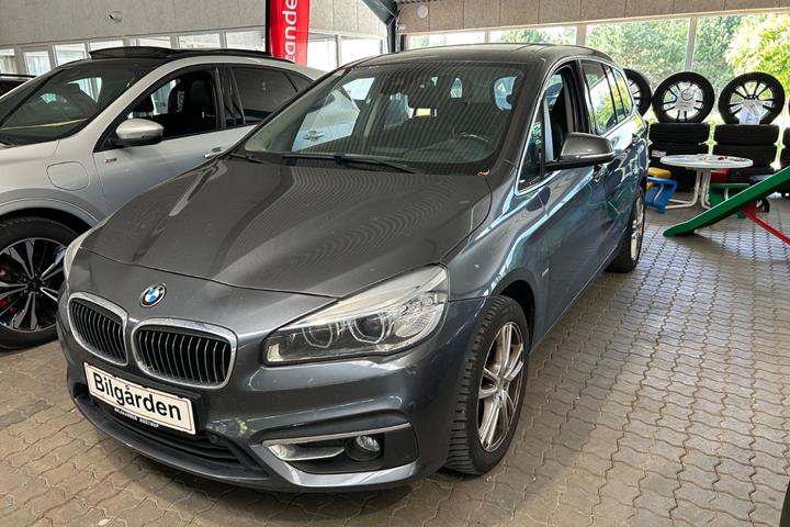 Grå BMW 220i fra 2017
