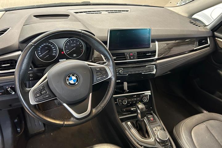 Grå BMW 220i fra 2017