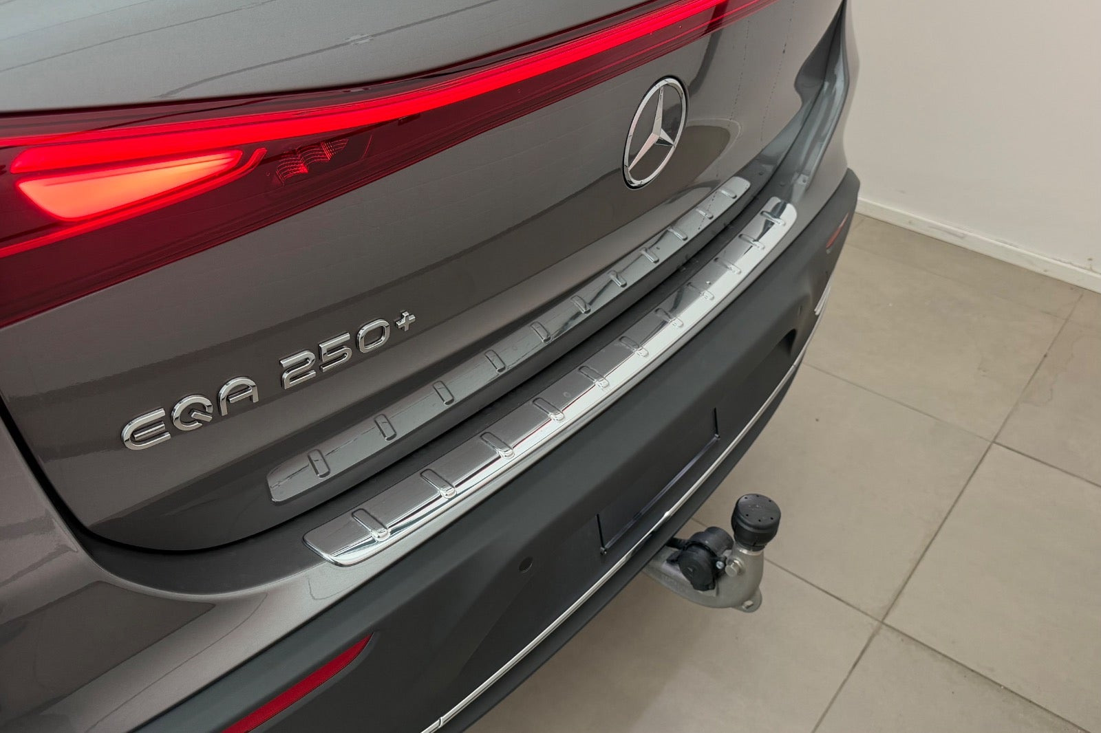 Grå Mercedes EQA250+ fra 2026