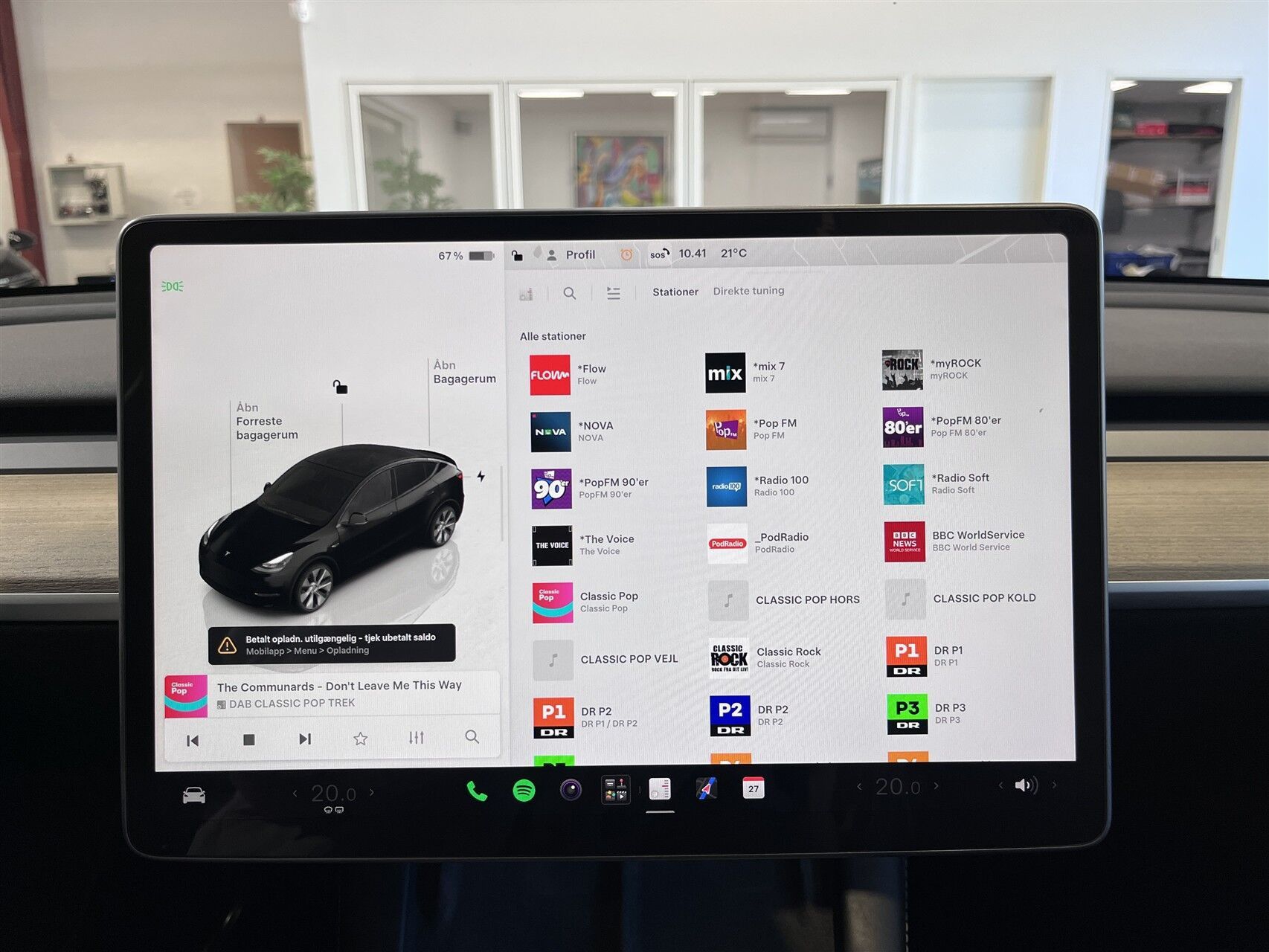 Sort Tesla Model Y fra 2023