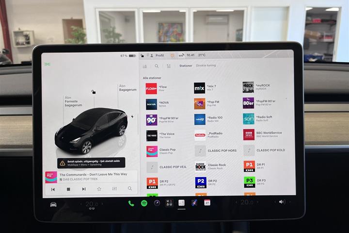 Sort Tesla Model Y fra 2023