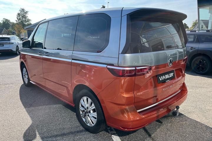Grå VW Multivan fra 2023