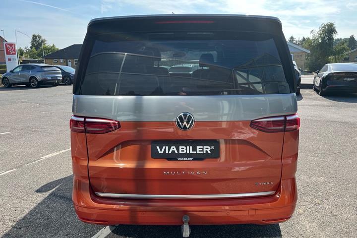 Grå VW Multivan fra 2023