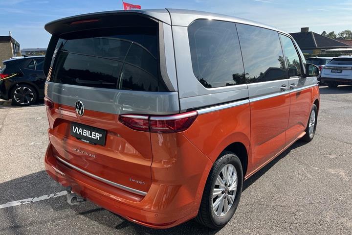 Grå VW Multivan fra 2023