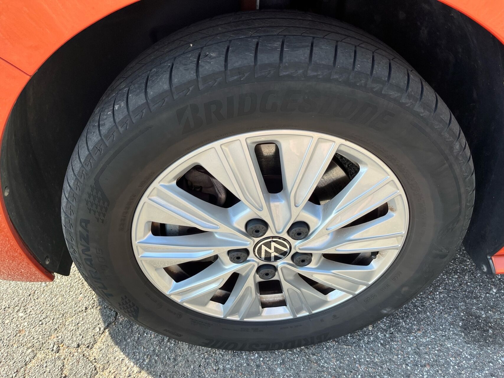 Grå VW Multivan fra 2023