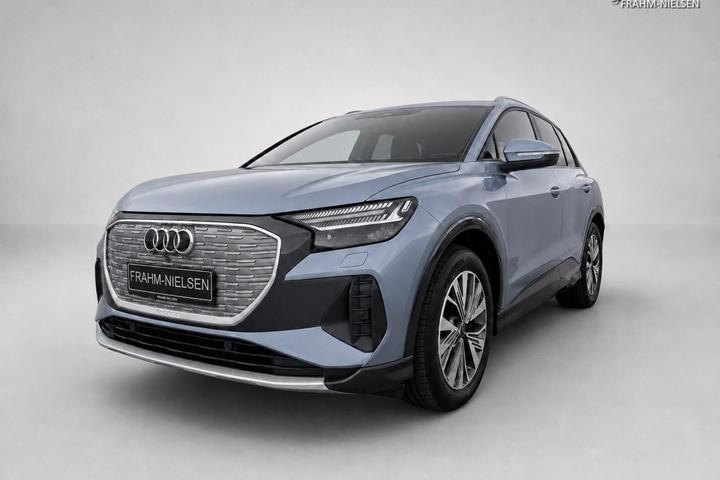 Blå Audi Q4 fra 2023
