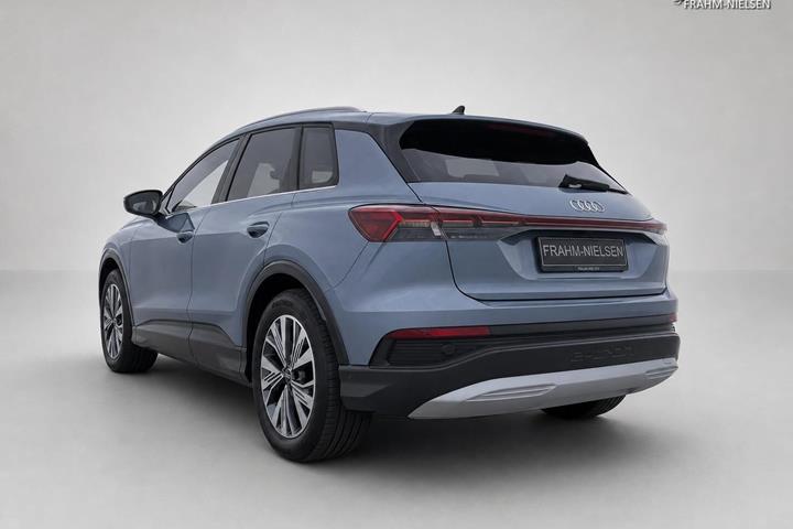 Blå Audi Q4 fra 2023
