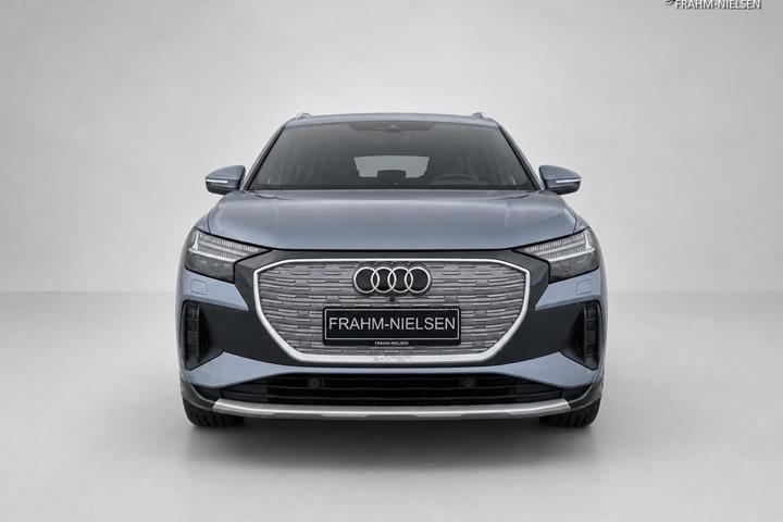 Blå Audi Q4 fra 2023