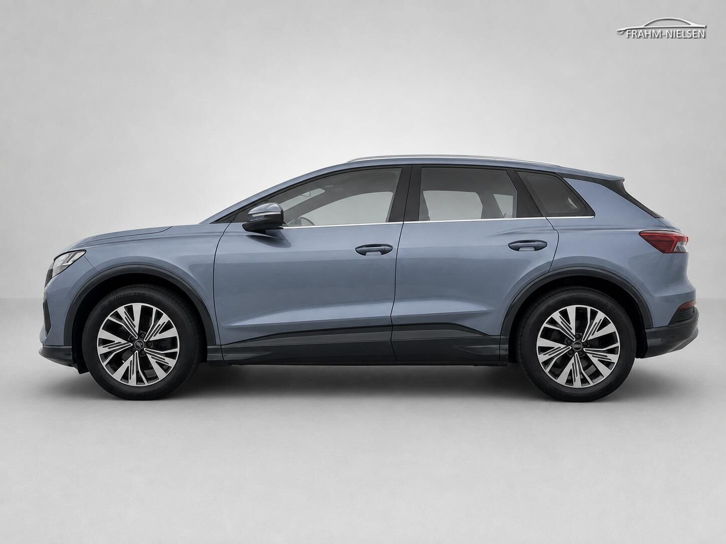 Blå Audi Q4 fra 2023