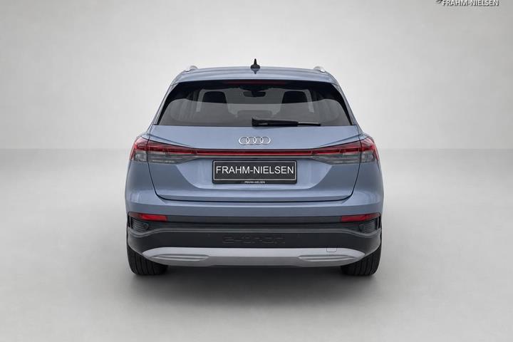 Blå Audi Q4 fra 2023