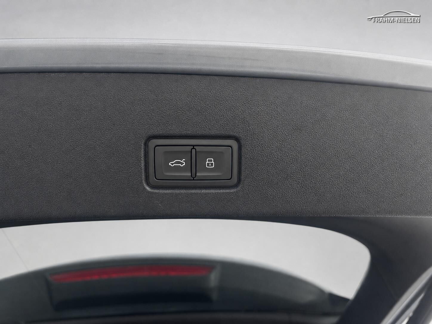 Blå Audi Q4 fra 2023