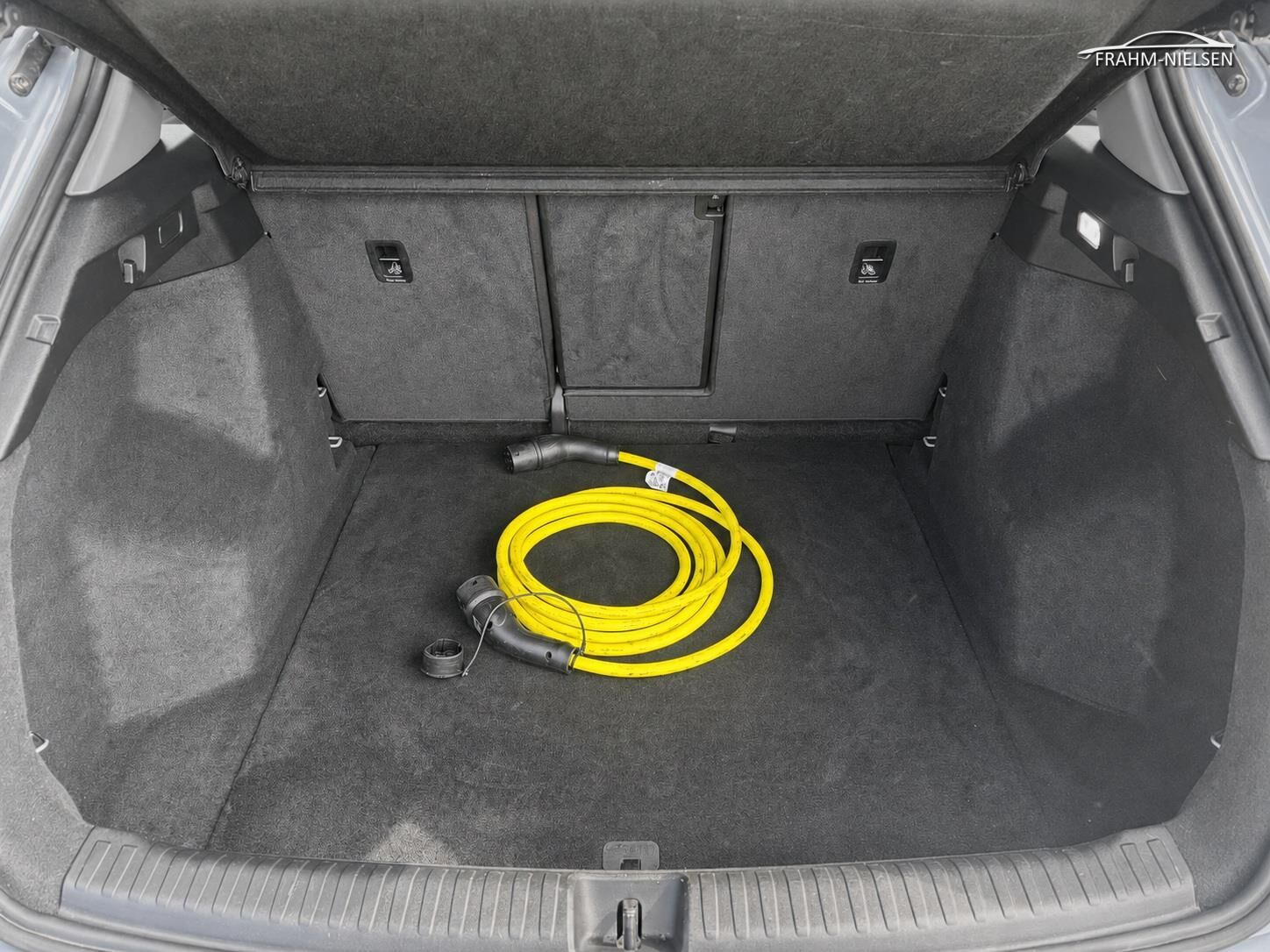 Blå Audi Q4 fra 2023