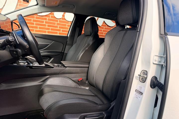 Hvid Peugeot 3008 fra 2021