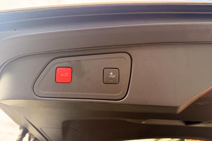 Hvid Peugeot 3008 fra 2021