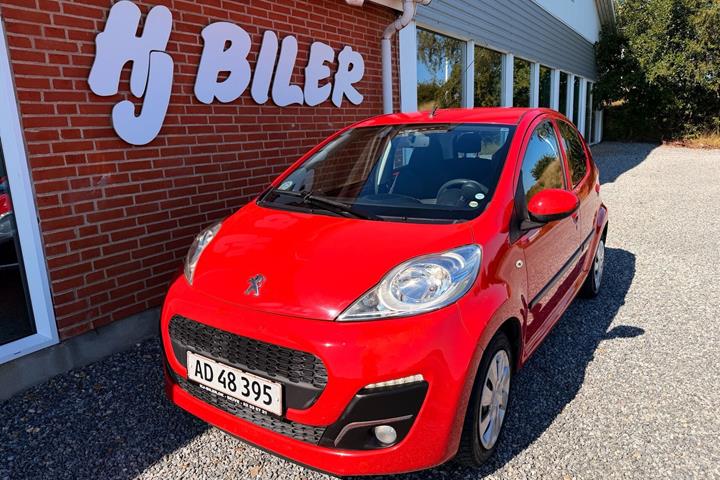 Rød Peugeot 107 fra 2012