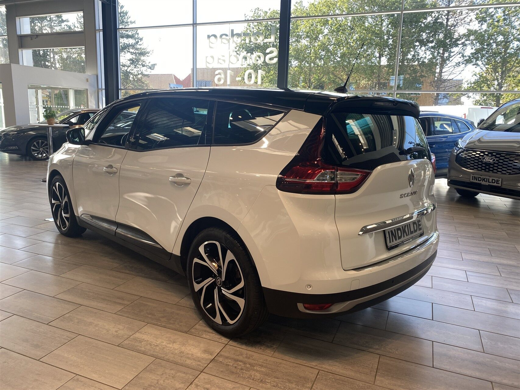 Hvid Renault Grand Scénic fra 2020