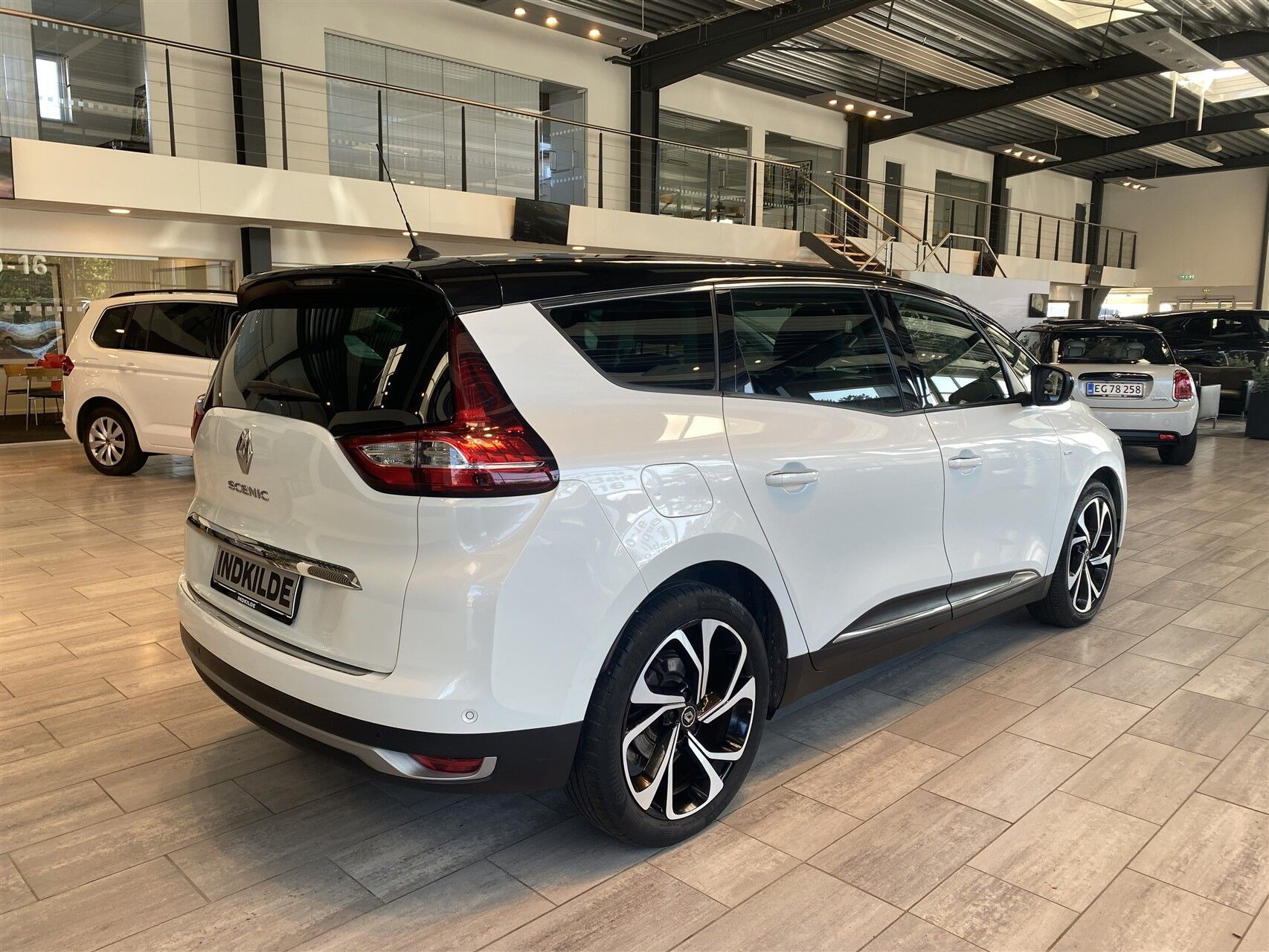 Hvid Renault Grand Scénic fra 2020