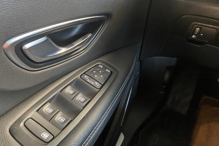 Hvid Renault Grand Scénic fra 2020