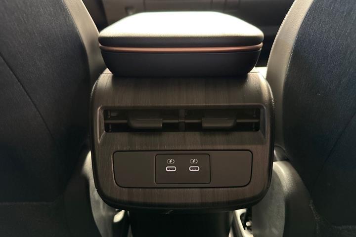 Sort Nissan Ariya fra 2026