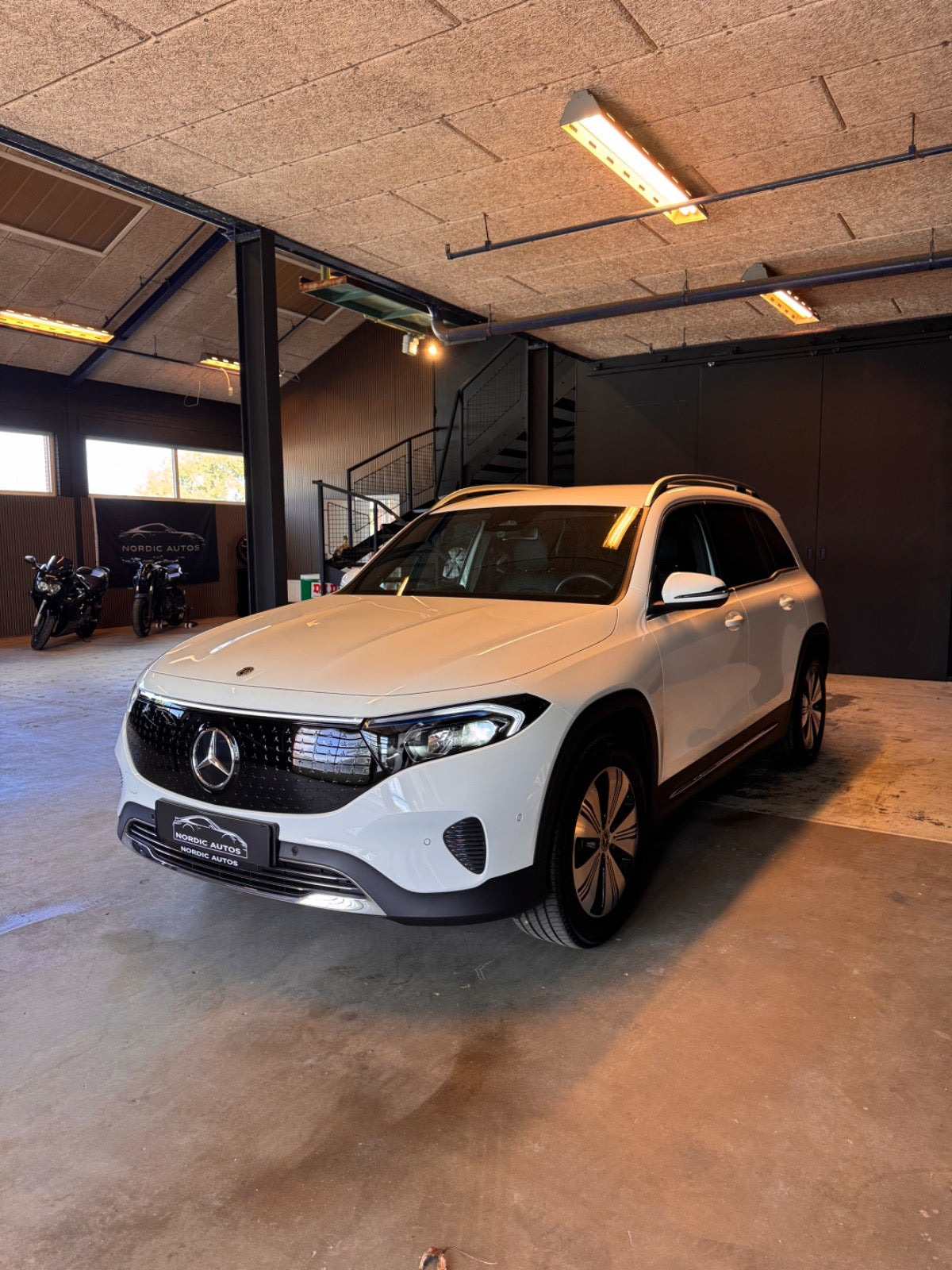Hvid Mercedes EQB250+ fra 2025