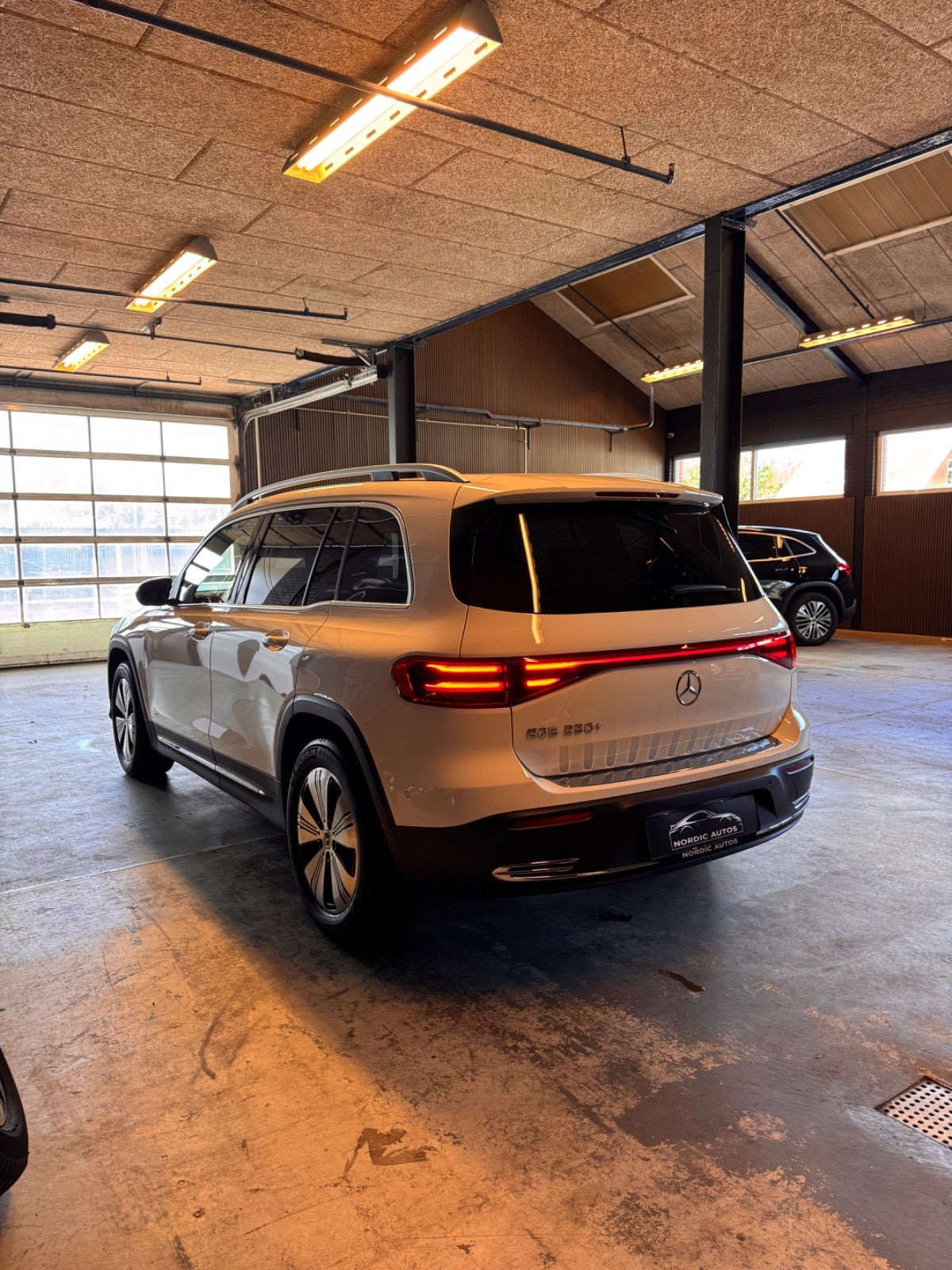 Hvid Mercedes EQB250+ fra 2025
