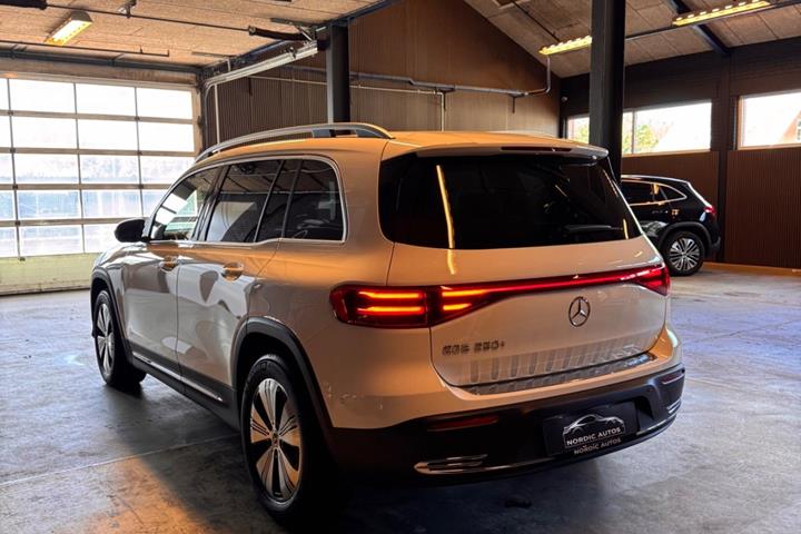Hvid Mercedes EQB250+ fra 2025