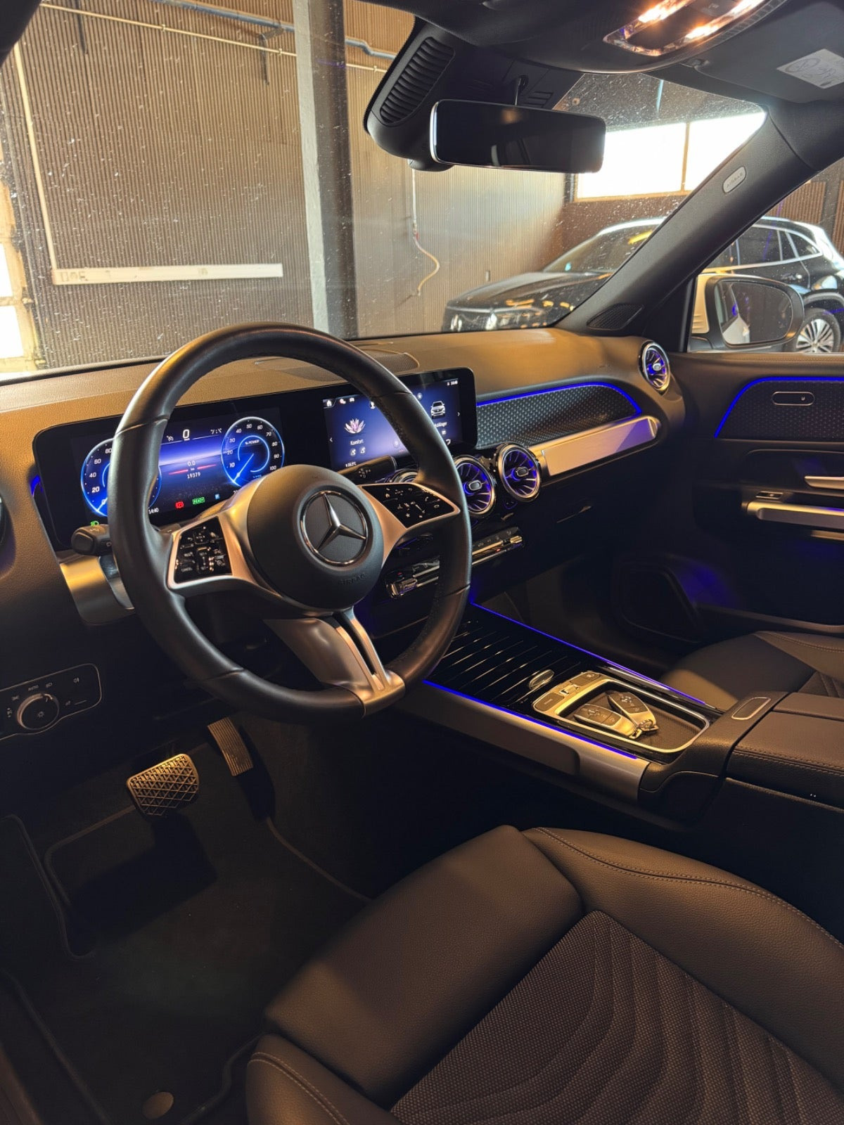 Hvid Mercedes EQB250+ fra 2025