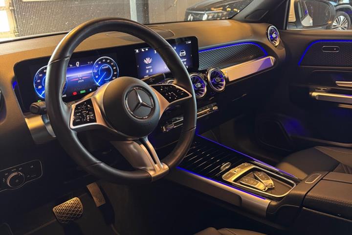 Hvid Mercedes EQB250+ fra 2025