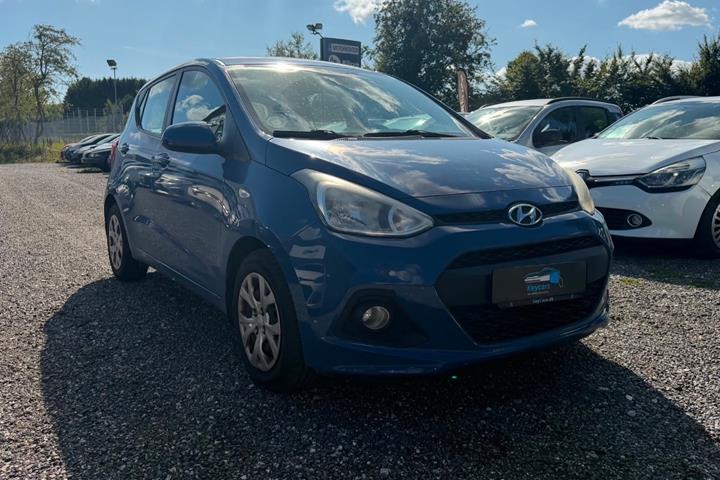 Blå Hyundai i10 fra 2014