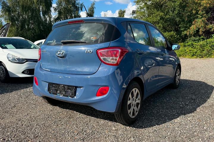 Blå Hyundai i10 fra 2014