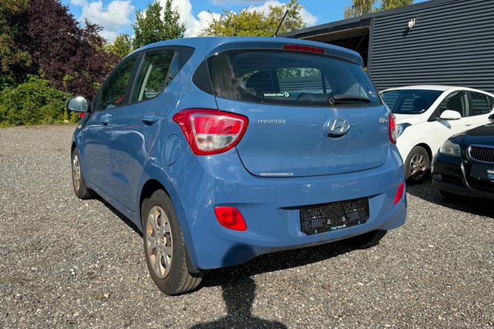 Blå Hyundai i10 fra 2014
