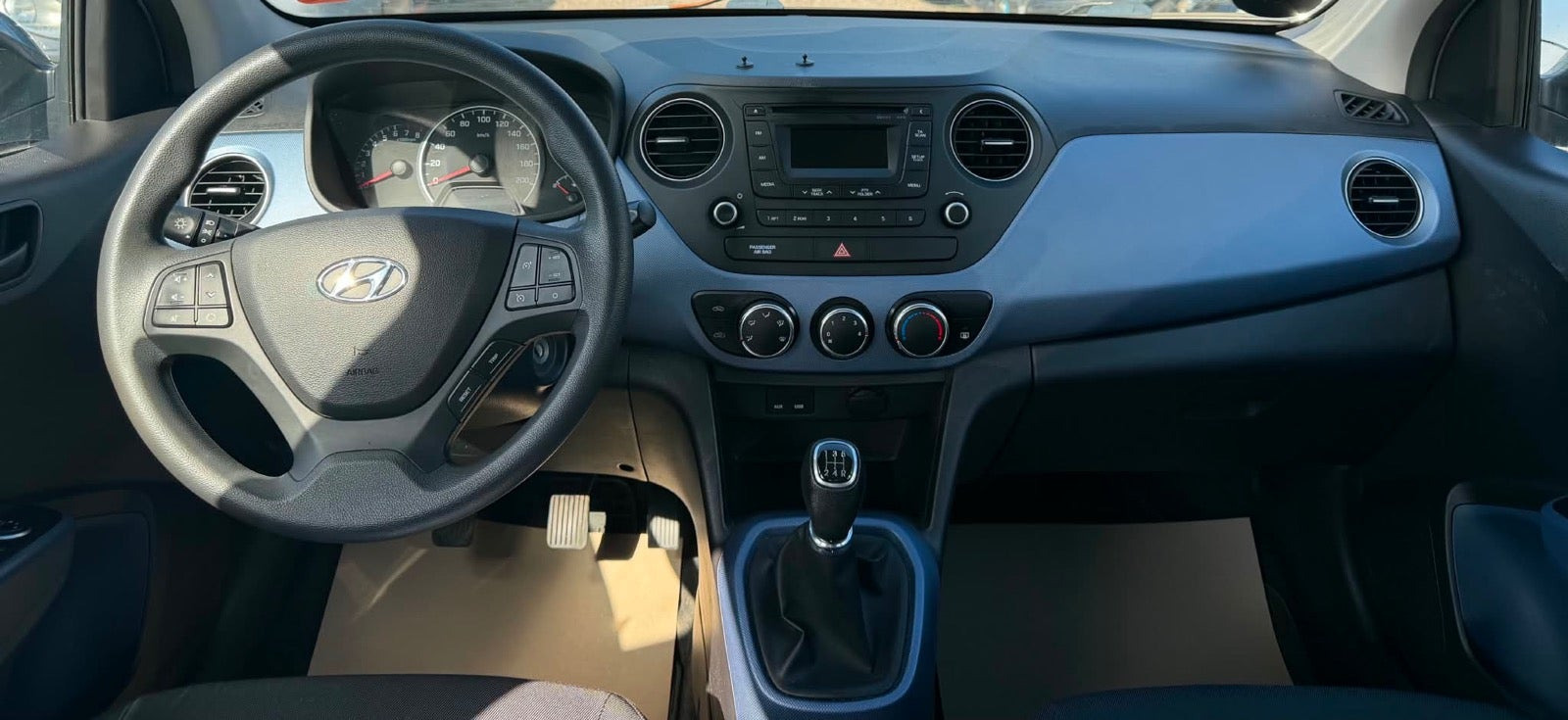 Blå Hyundai i10 fra 2014