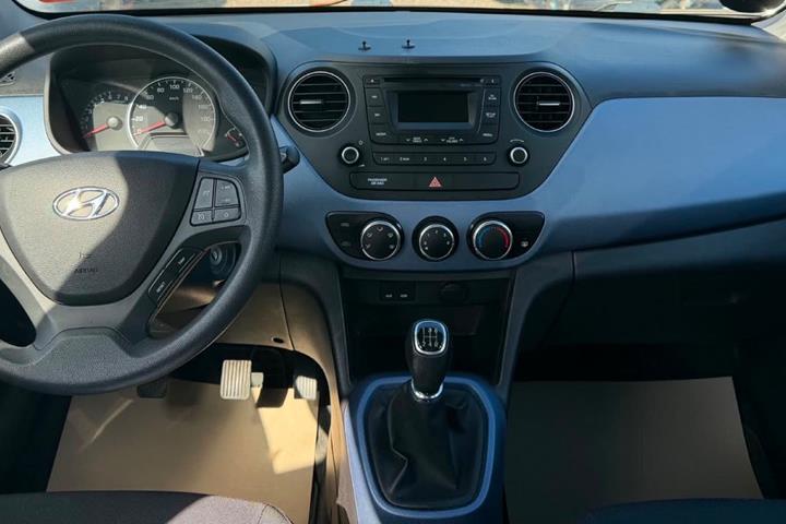 Blå Hyundai i10 fra 2014