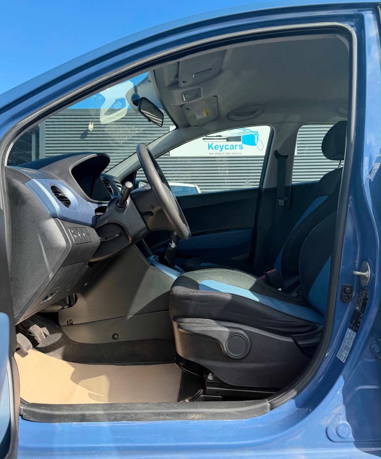 Blå Hyundai i10 fra 2014