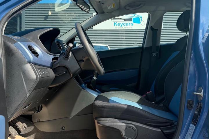 Blå Hyundai i10 fra 2014