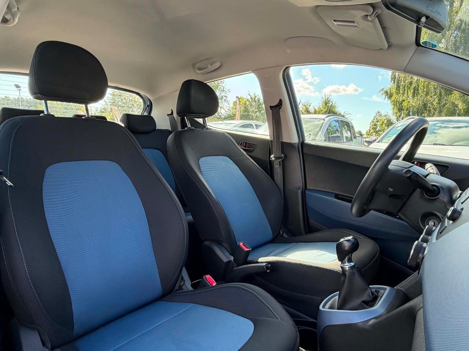 Blå Hyundai i10 fra 2014