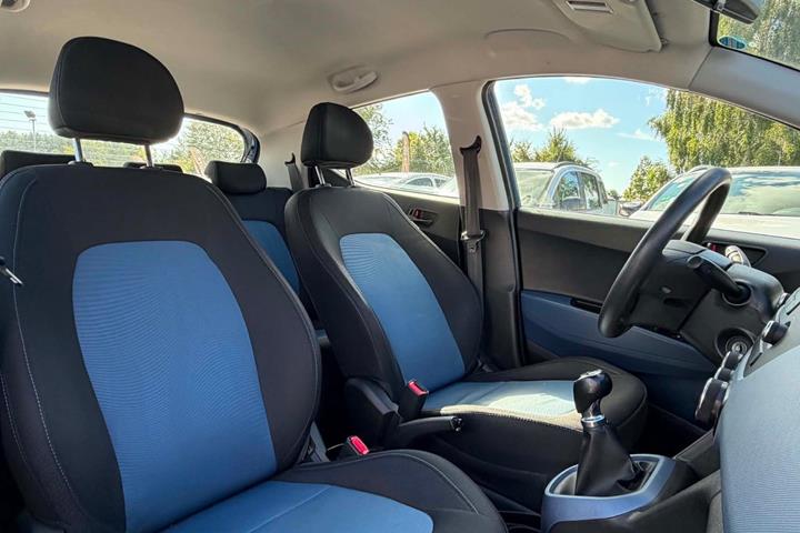 Blå Hyundai i10 fra 2014
