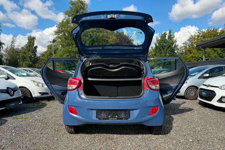 Blå Hyundai i10 fra 2014
