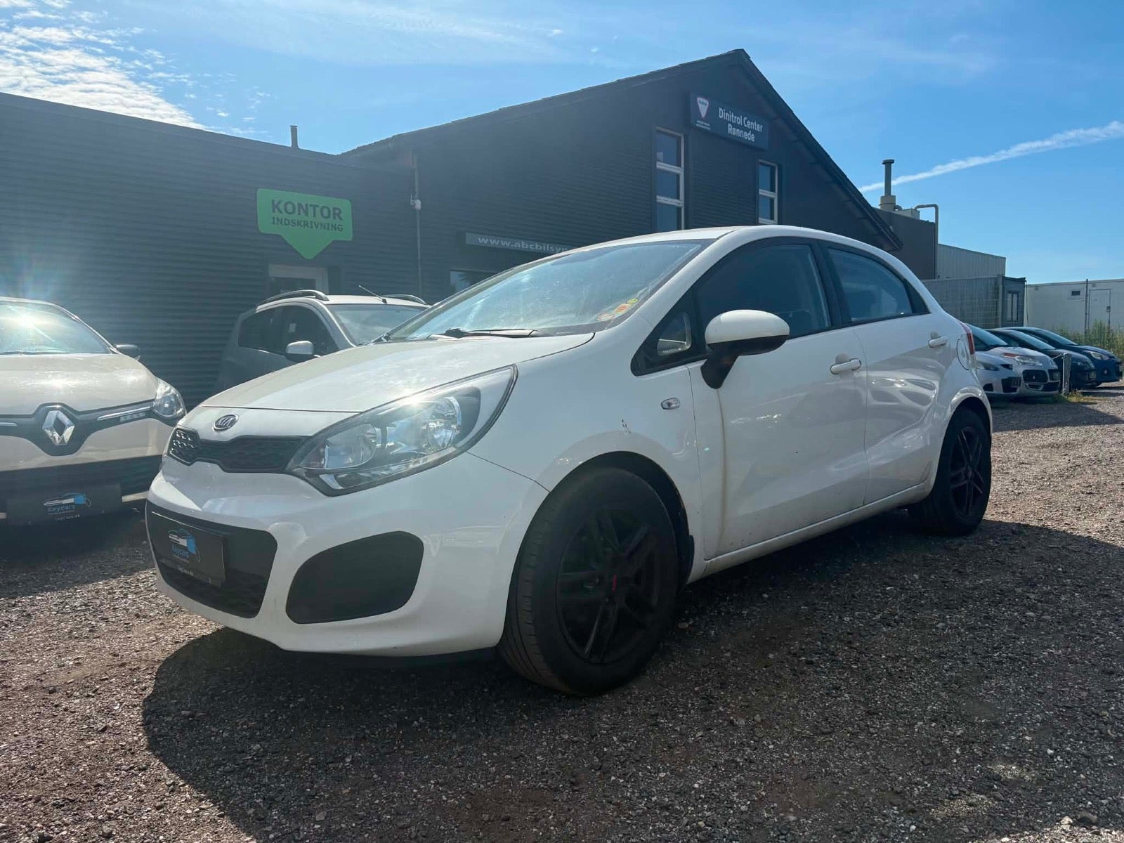 Hvid Kia Rio fra 2012