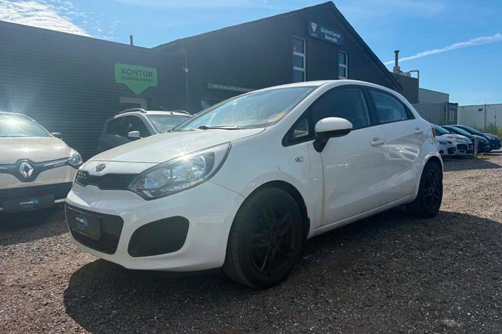 Hvid Kia Rio fra 2012