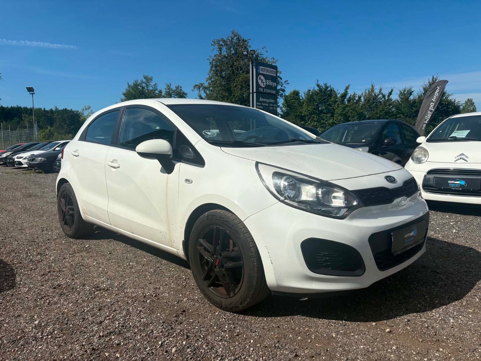 Hvid Kia Rio fra 2012