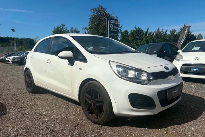 Hvid Kia Rio fra 2012