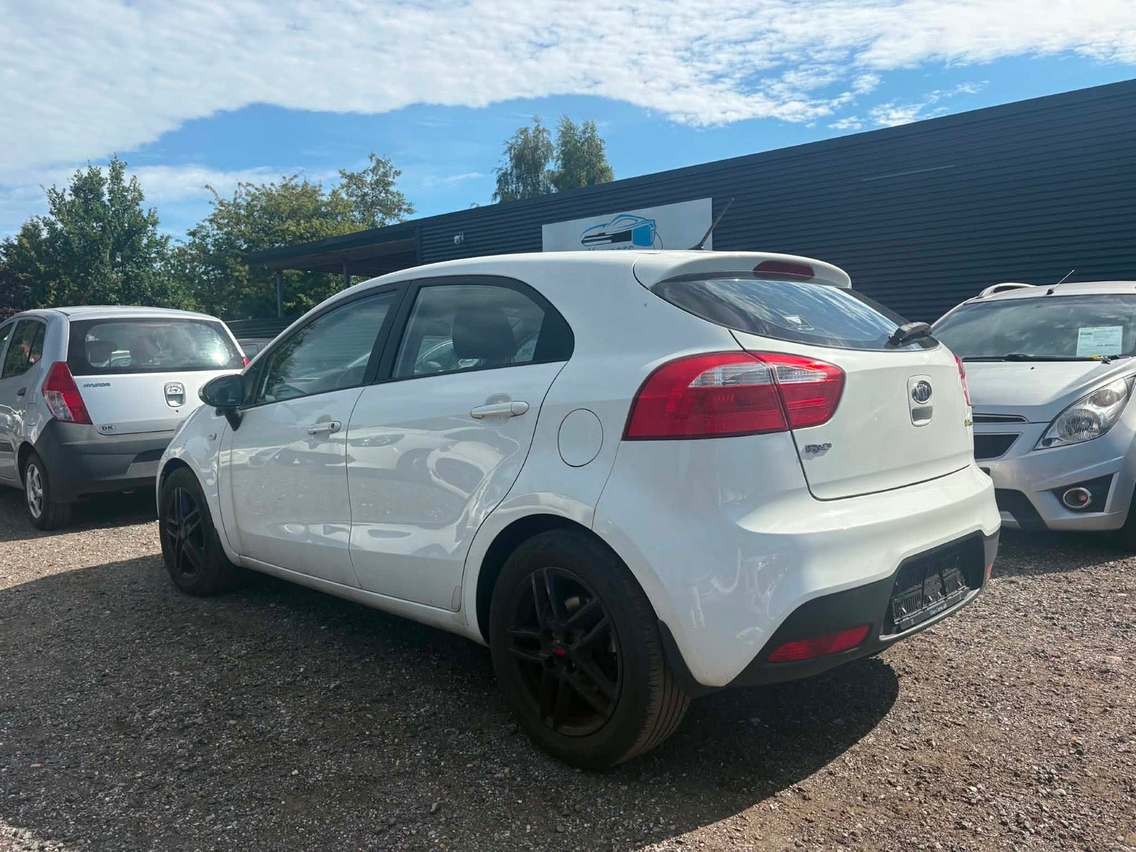 Hvid Kia Rio fra 2012
